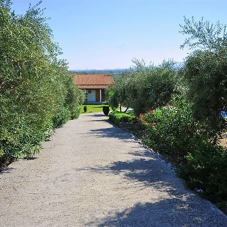 Lefkothea With Large Pool, Bbq & Playground וילה