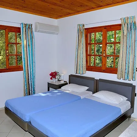 Lefkothea With Large Pool, Bbq & Playground Villa Adelianos Kampos