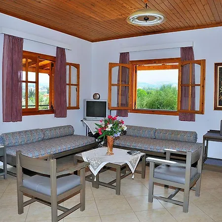 Lefkothea With Large Pool, Bbq & Playground *
