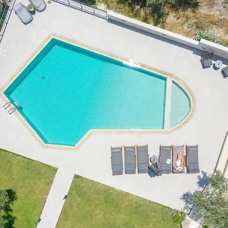 Lefkothea With Large Pool, Bbq & Playground Villa *