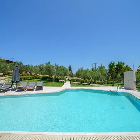 Villa Lefkothea With Large Pool, Bbq & Playground Adelianos Kampos