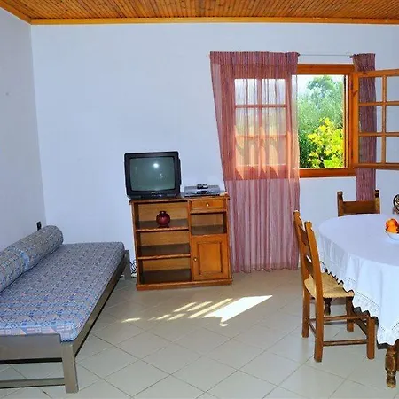 Lefkothea With Large Pool, Bbq & Playground Villa *