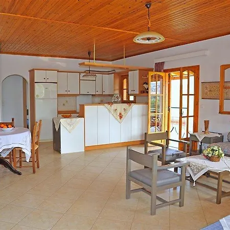 Lefkothea With Large Pool, Bbq & Playground Villa Adelianos Kampos