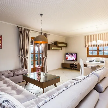 Lefkothea With Large Pool, Bbq & Playground Villa *