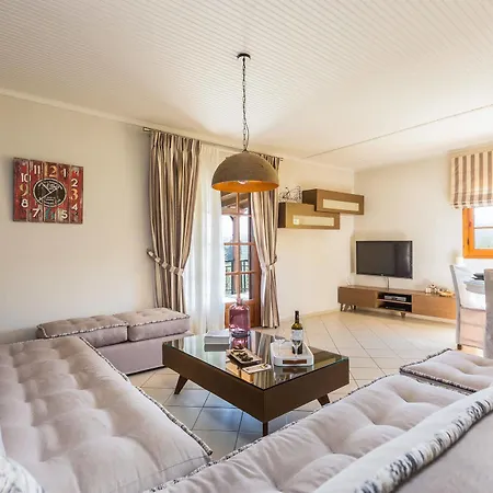 Lefkothea With Large Pool, Bbq & Playground וילה *