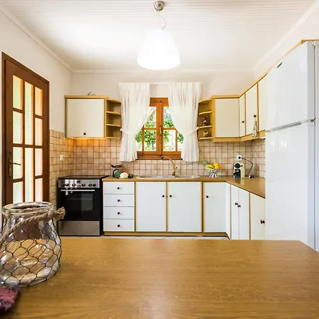 Lefkothea With Large Pool, Bbq & Playground