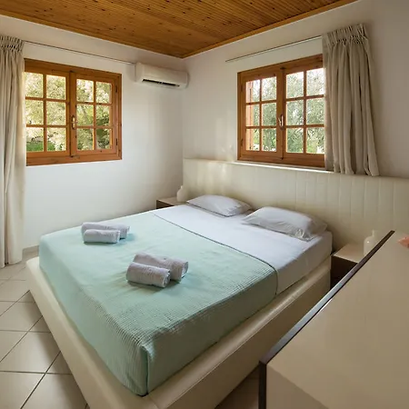 Lefkothea With Large Pool, Bbq & Playground Villa