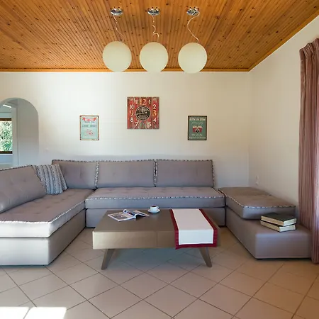 Lefkothea With Large Pool, Bbq & Playground
