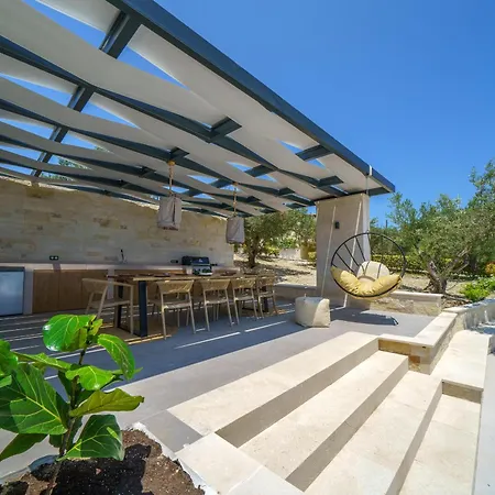 Lefkothea With Large Pool, Bbq & Playground Vilă Adelianos Kampos