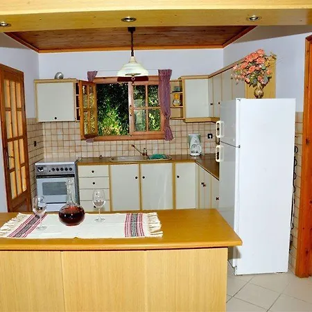 Lefkothea With Large Pool, Bbq & Playground Vilă Adelianos Kampos